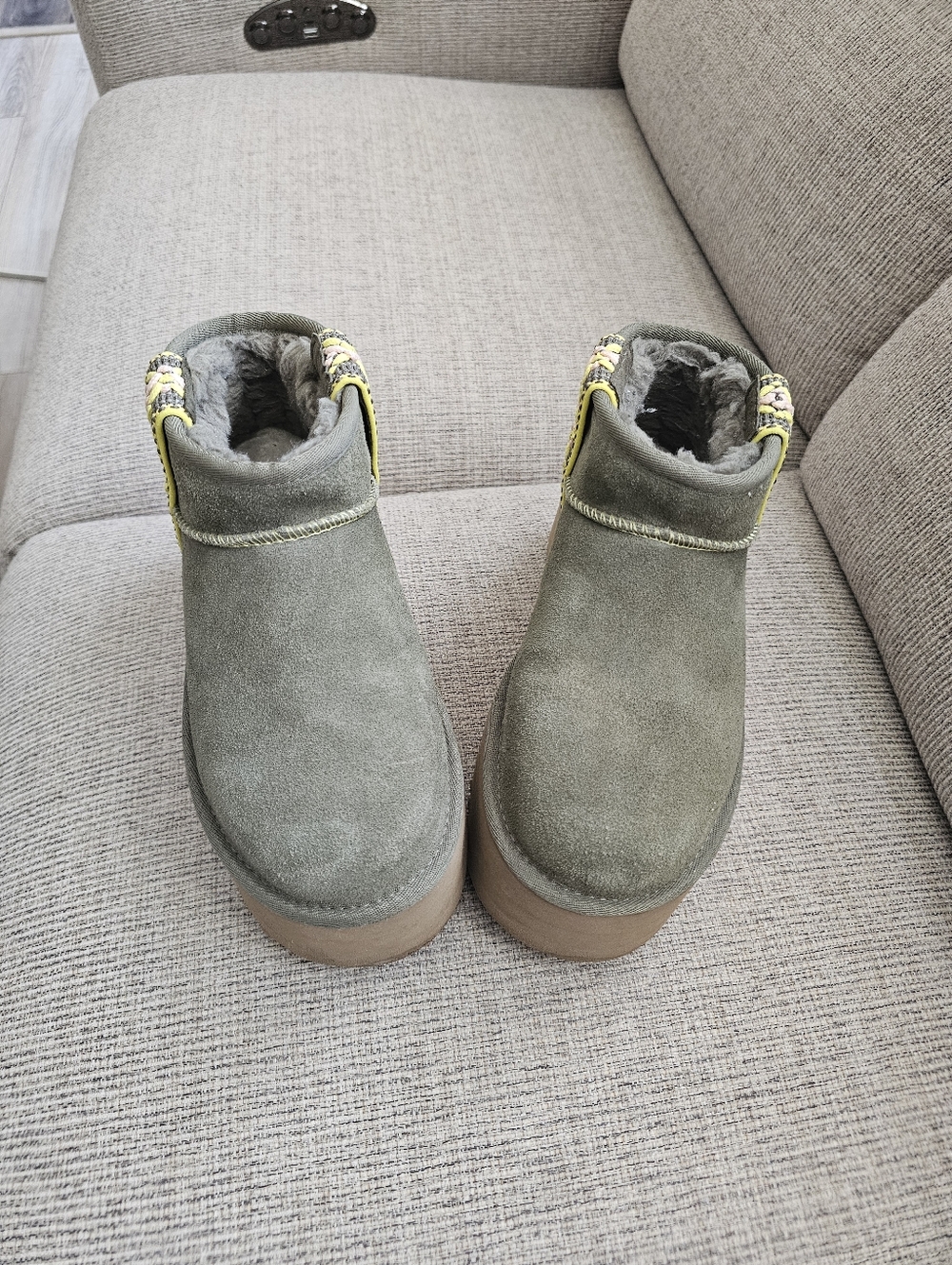 UGG Classic Ultra Mini Braid Platform Boots Size 7 - Picture 5 of 10